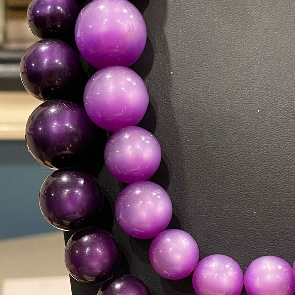 Elegant 2 Tones of Purple Moonglow Lucite Beaded Necklace - Picture 6 of 7